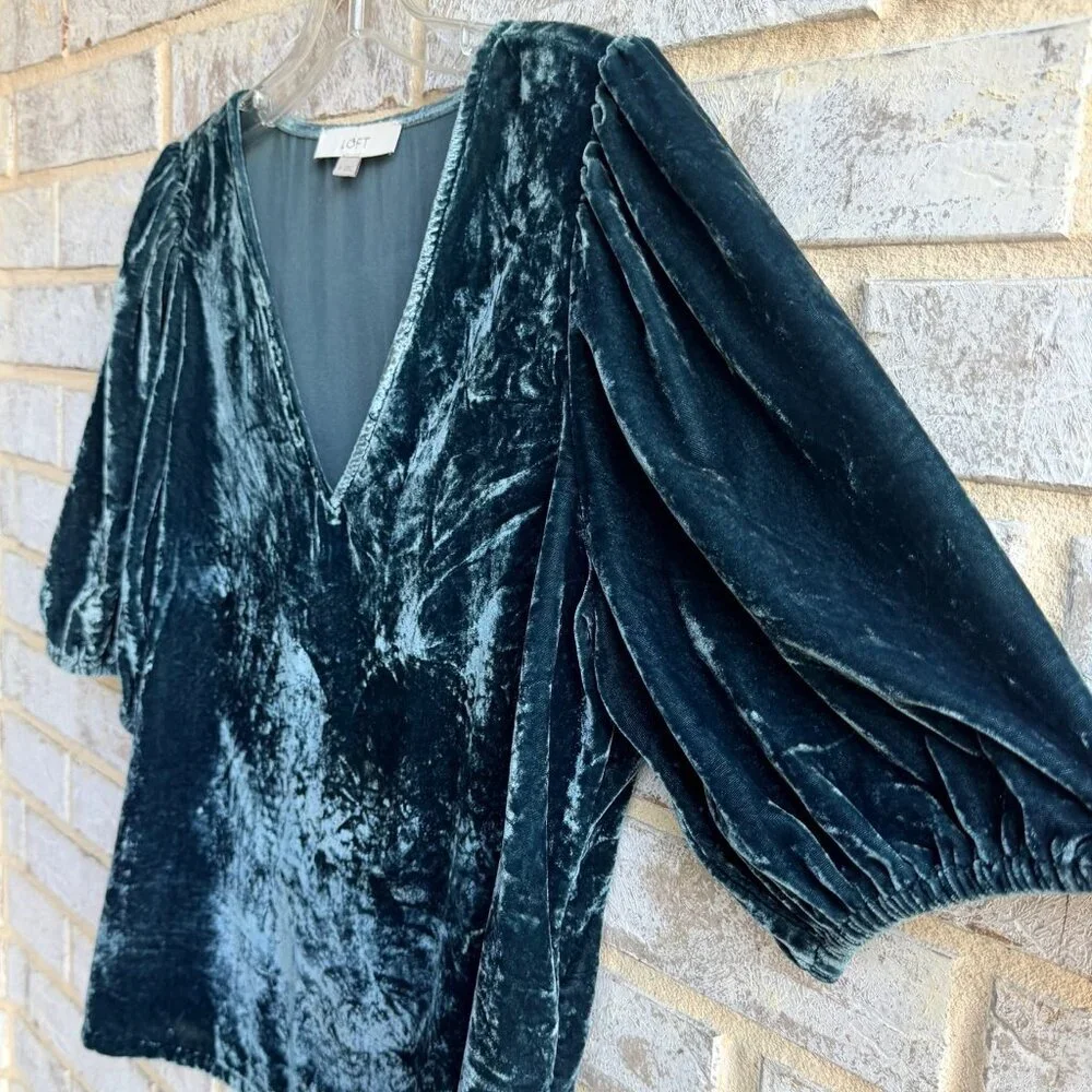 Loft Short Puff Sleeve V-Neck Gray/Green Velour T-Shirt Women's Size M